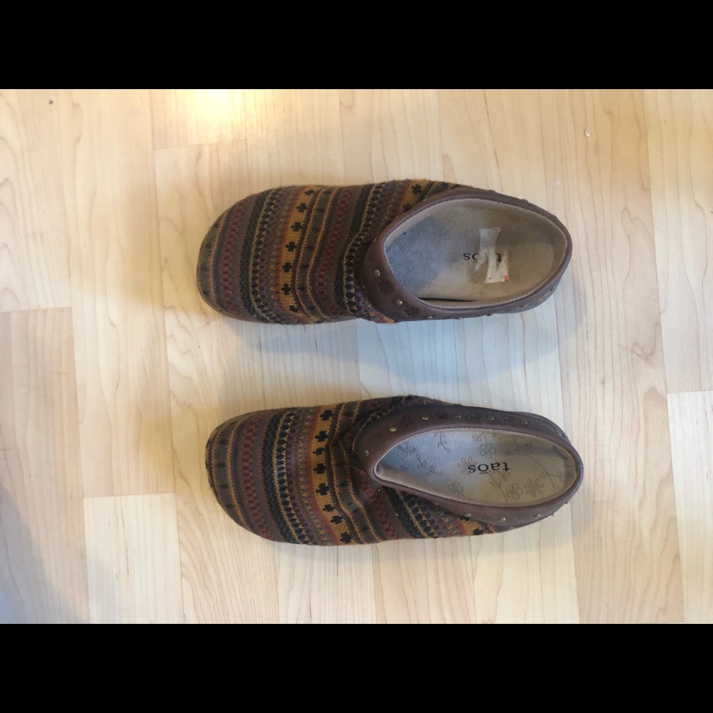 Brand New Taos Clogs!